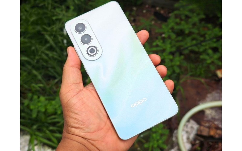 Nét Vuaboss liên minh giải trí 1 thế giới thời trang, trẻ trung trên OPPO K12x