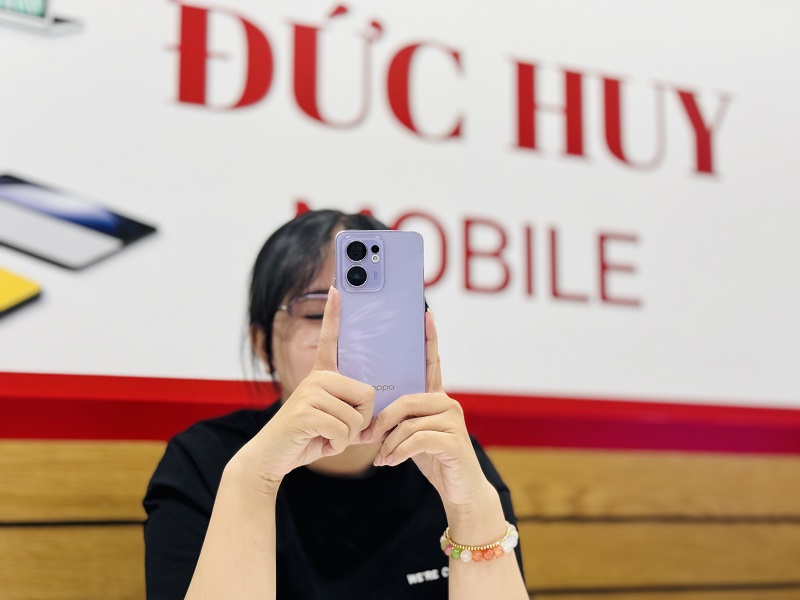 Camera OPPO Reno13 F hỗ trợ quay chụp chuyên nghiệp