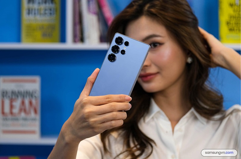Ngoại hình Vuaboss đến từ Dubai S25 Ultra bo cong ở 4 góc hơn