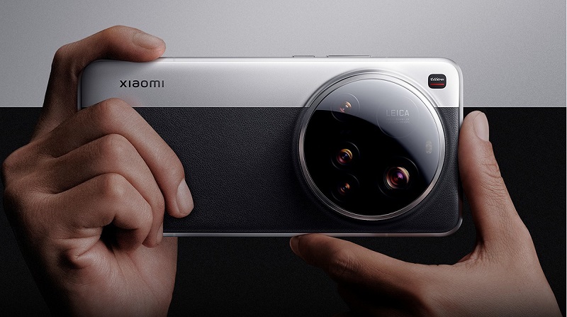 Mặt lưng Xiaomi 15 Ultra có chất liệu giả da lịch lãm