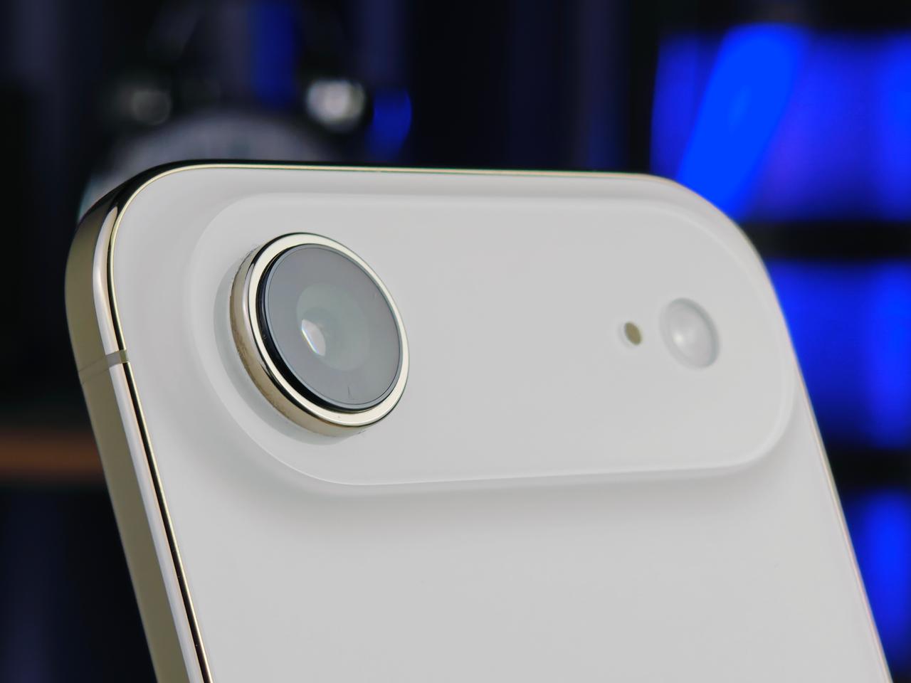iPhone Air có hệ thống camera kép với cảm biến chính Fusion 48MP
