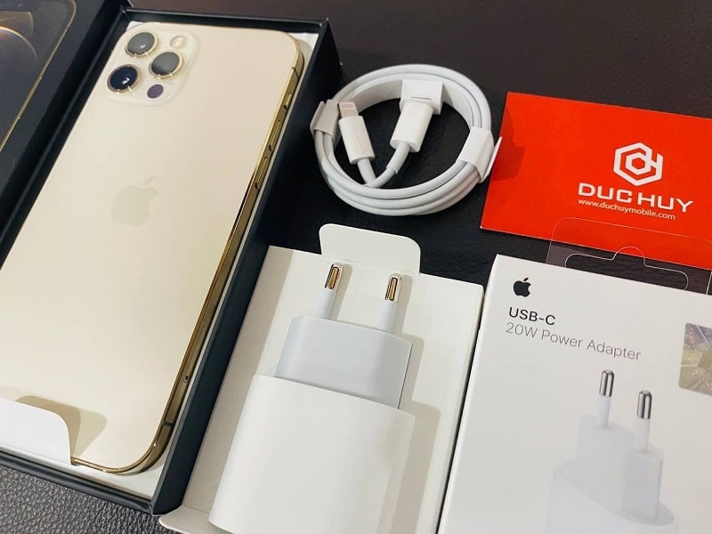 trên tay củ sạc nhanh 20W iPhone 12 | 12 Pro |  iPhone 12 Pro Max 