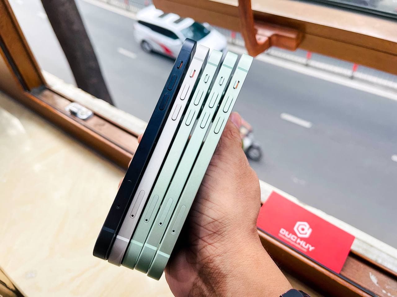 ngoại hình iPhone 12 64GB cũ