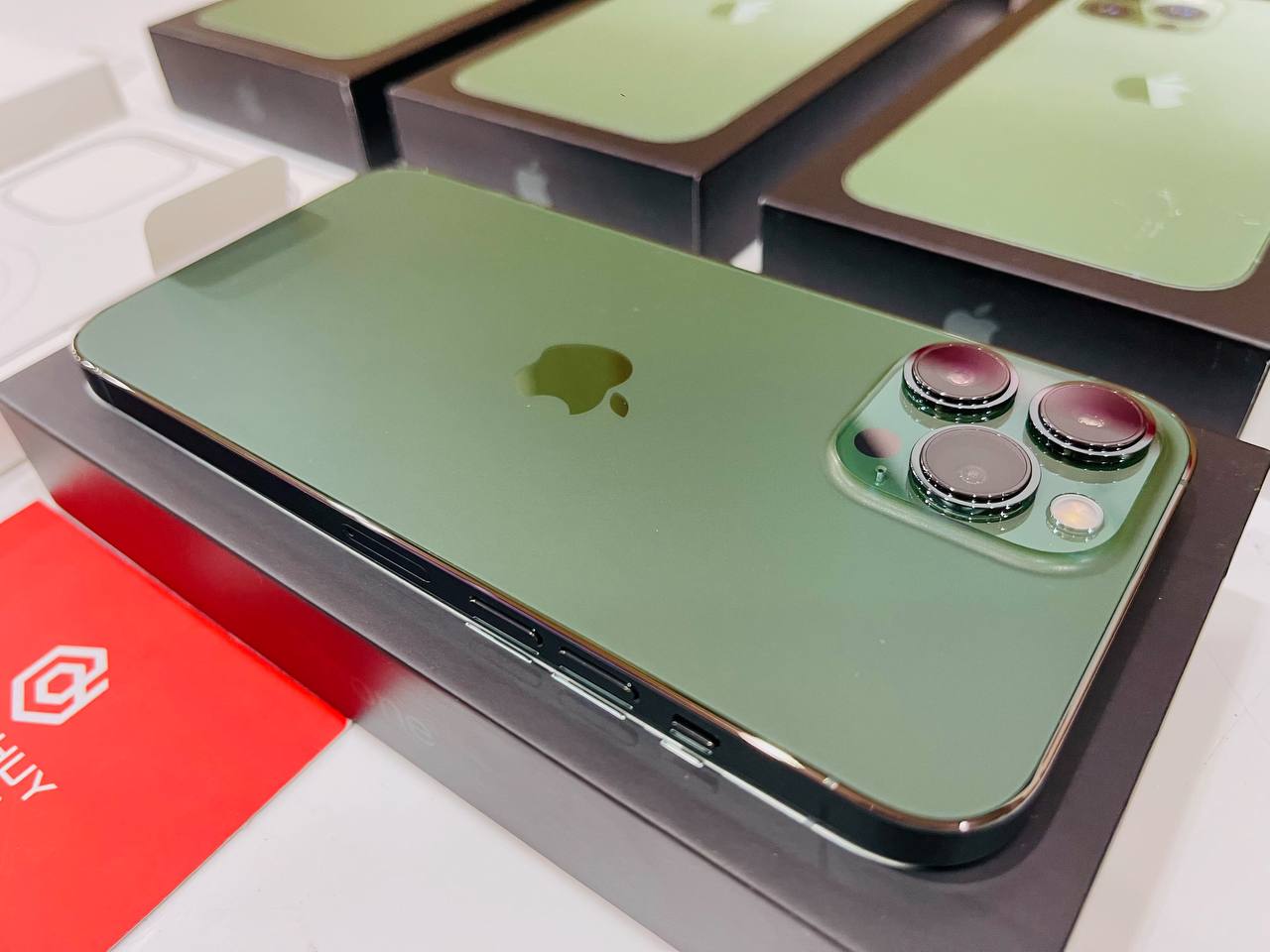 Vuaboss liên minh giải trí 1 thế giới iPhone 13 Pro Max Xanh Lá