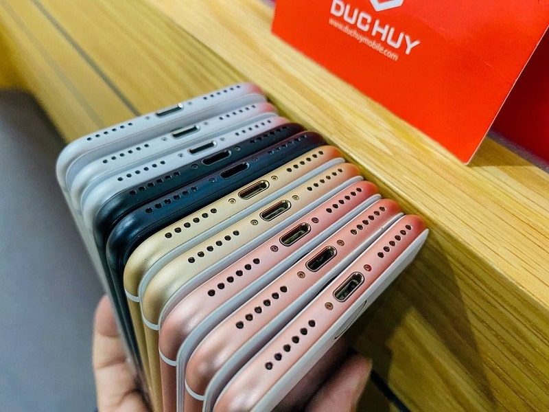 Cạnh dưới iPhone 7 32GB cũ quốc tế