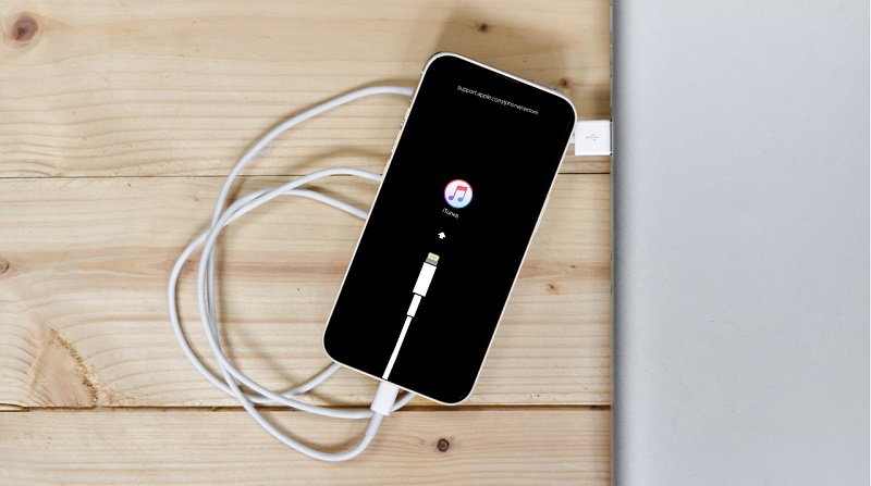Kết nối iPhone với máy tính để mở khóa iPhone khi quên mật khẩu 