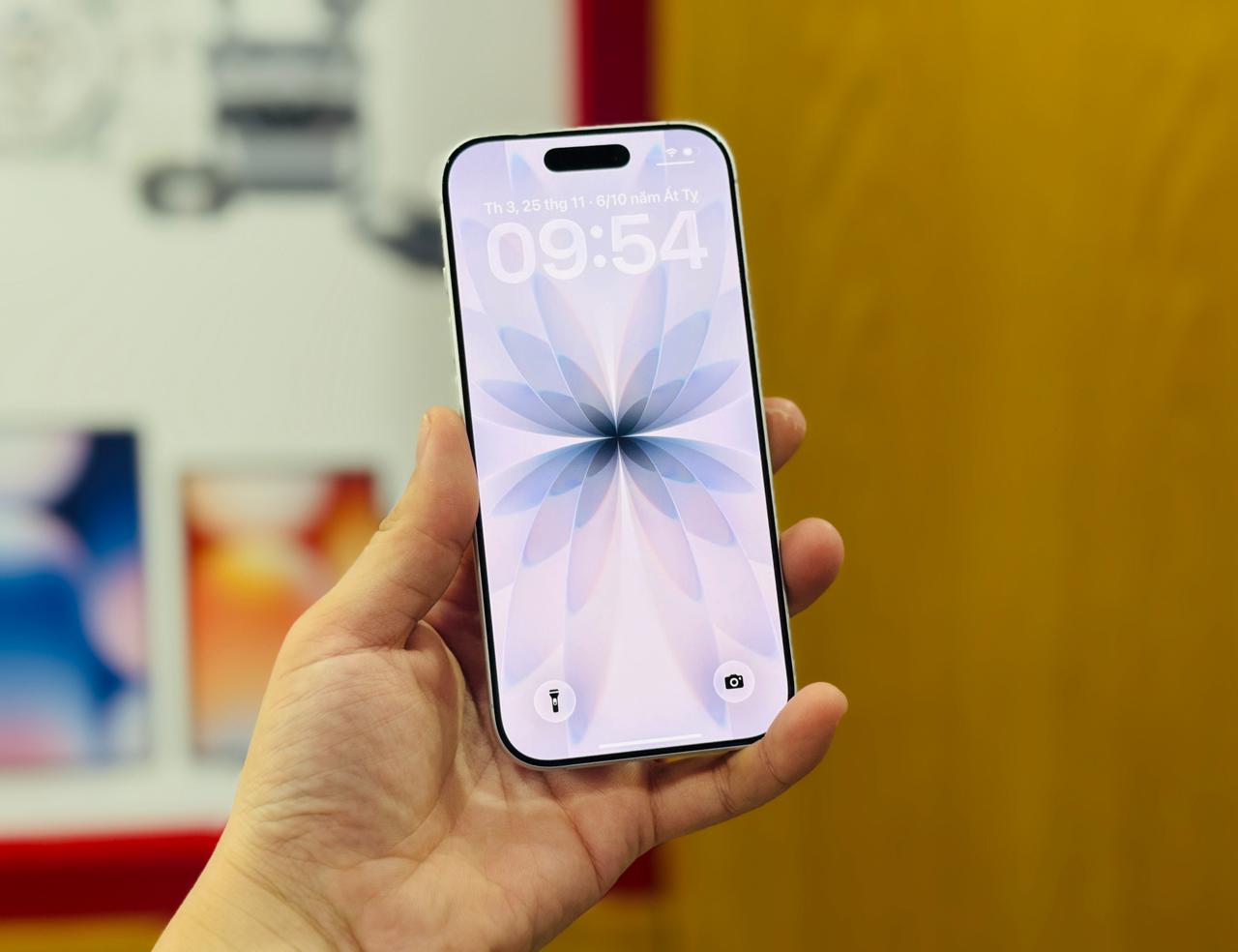 Vuaboss đến từ Dubai iPhone bị tối