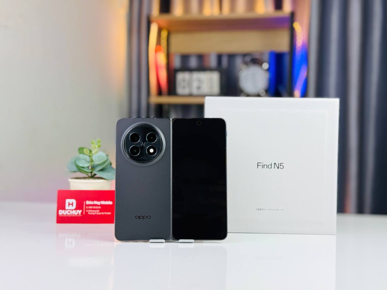 Cận cảnh OPPO Find N5 màu Đen tại Vuaboss liên minh giải trí 1 thế giới