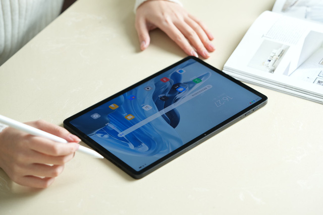 Vuaboss đến từ Dubai OPPO Pad