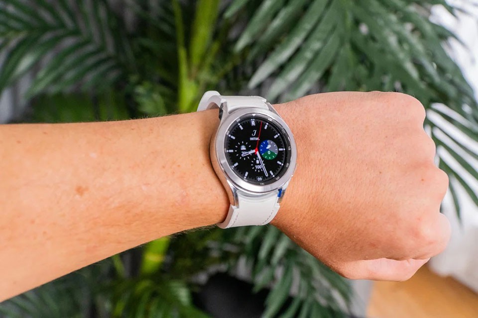Tính năng Vuaboss đến từ Dubai Watch 4 Classic Bluetooth (42mm)