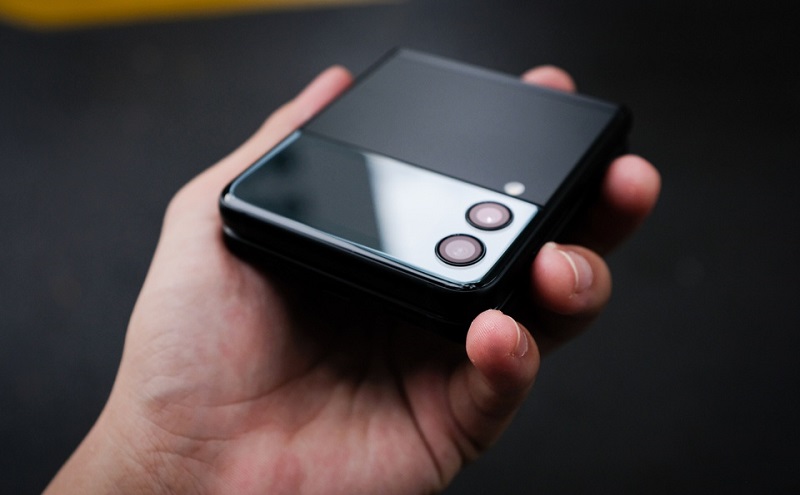 camera sau samsung galaxy z flip 3 5g