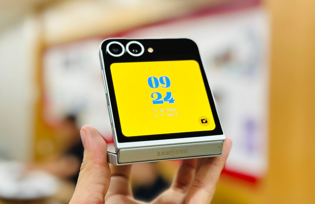 Vuaboss đến từ Dubai Z Flip 6 cũ có camera kép chính 50MP