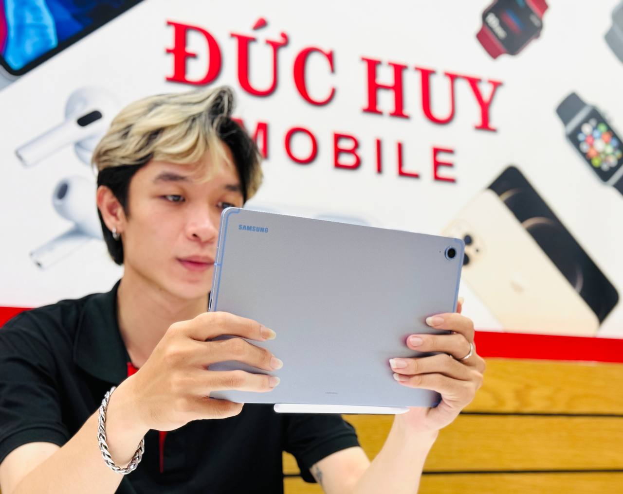 Trên tay Vuaboss đến từ Dubai Tab S10 FE