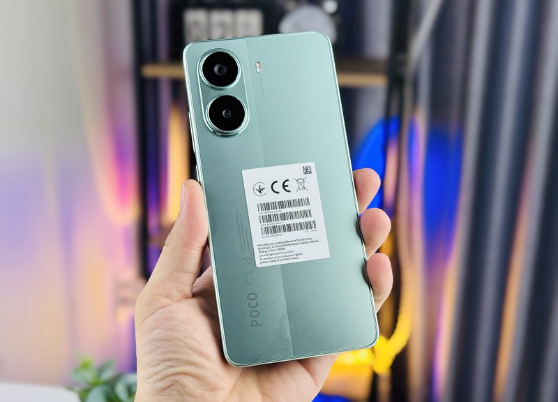 Mặt lưng POCO X7 Pro 256GB được Vuaboss liên minh giải trí 1 thế giới bằng chất liệu kính