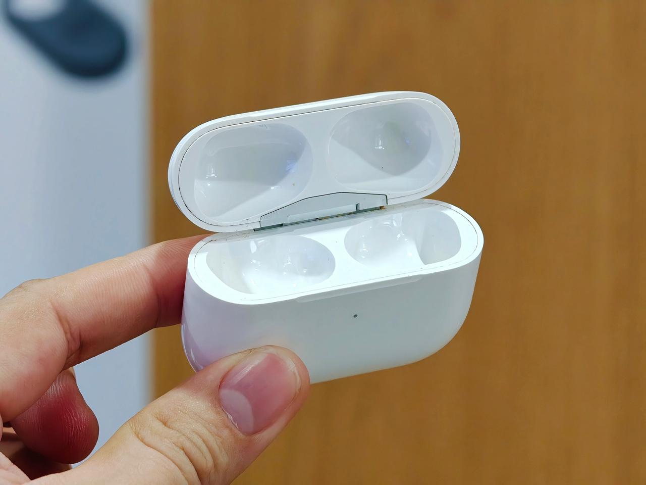 hộp sạc của Đăng nhập Vuaboss Bluetooth AirPods Pro Gen 2