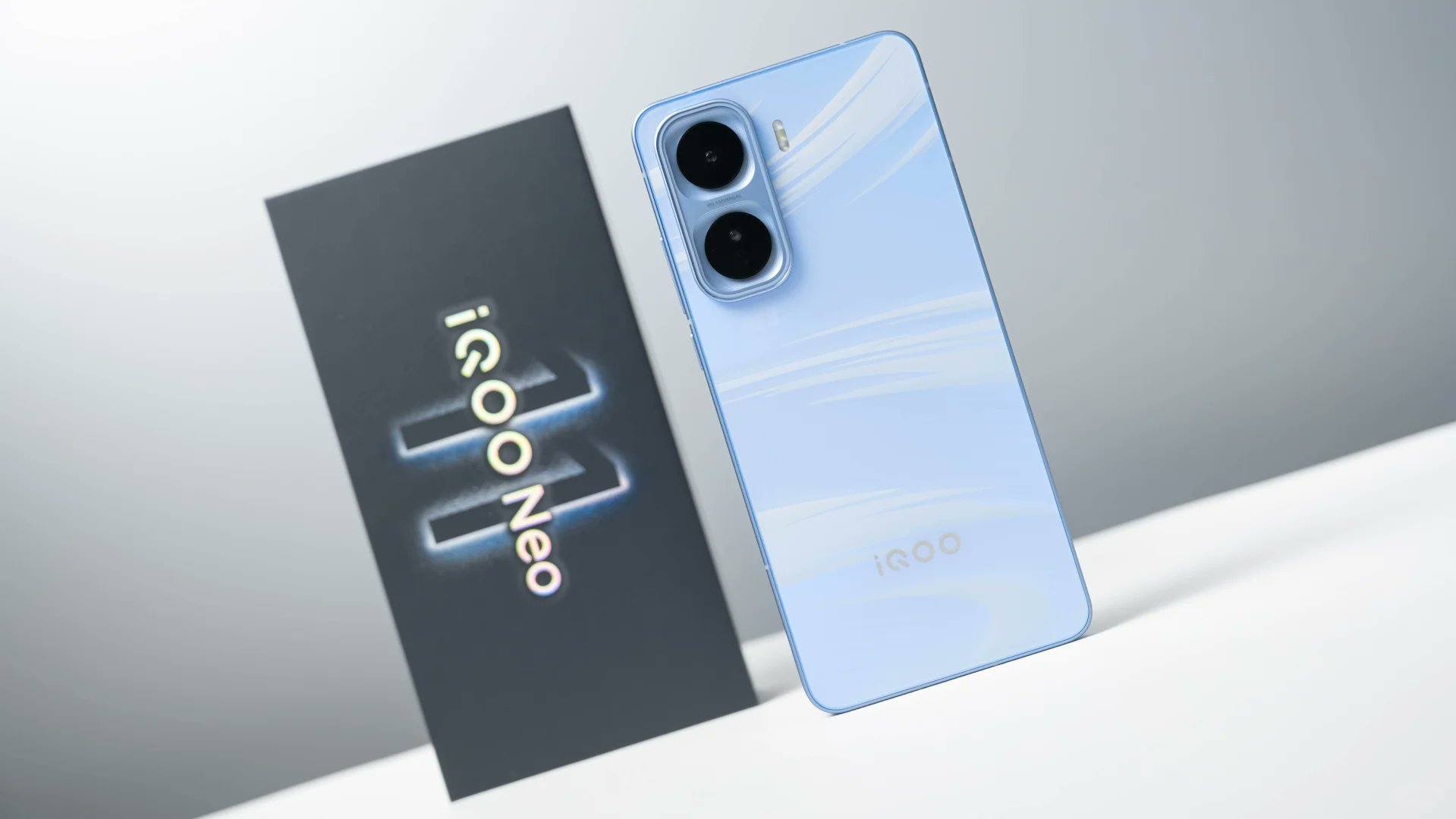 iQOO Neo 11 có camera chính 50MP đủ dùng