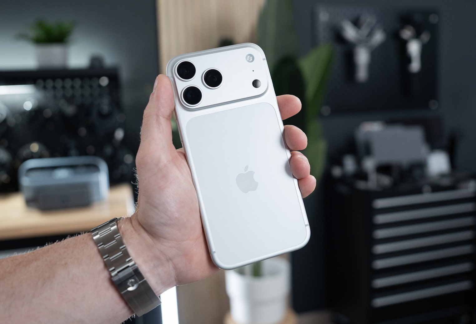iPhone 17 Pro cũ Liên minh Vuaboss gồm Dubai Palace, VX88, FV88, VV88 512GB có hiệu năng khủng