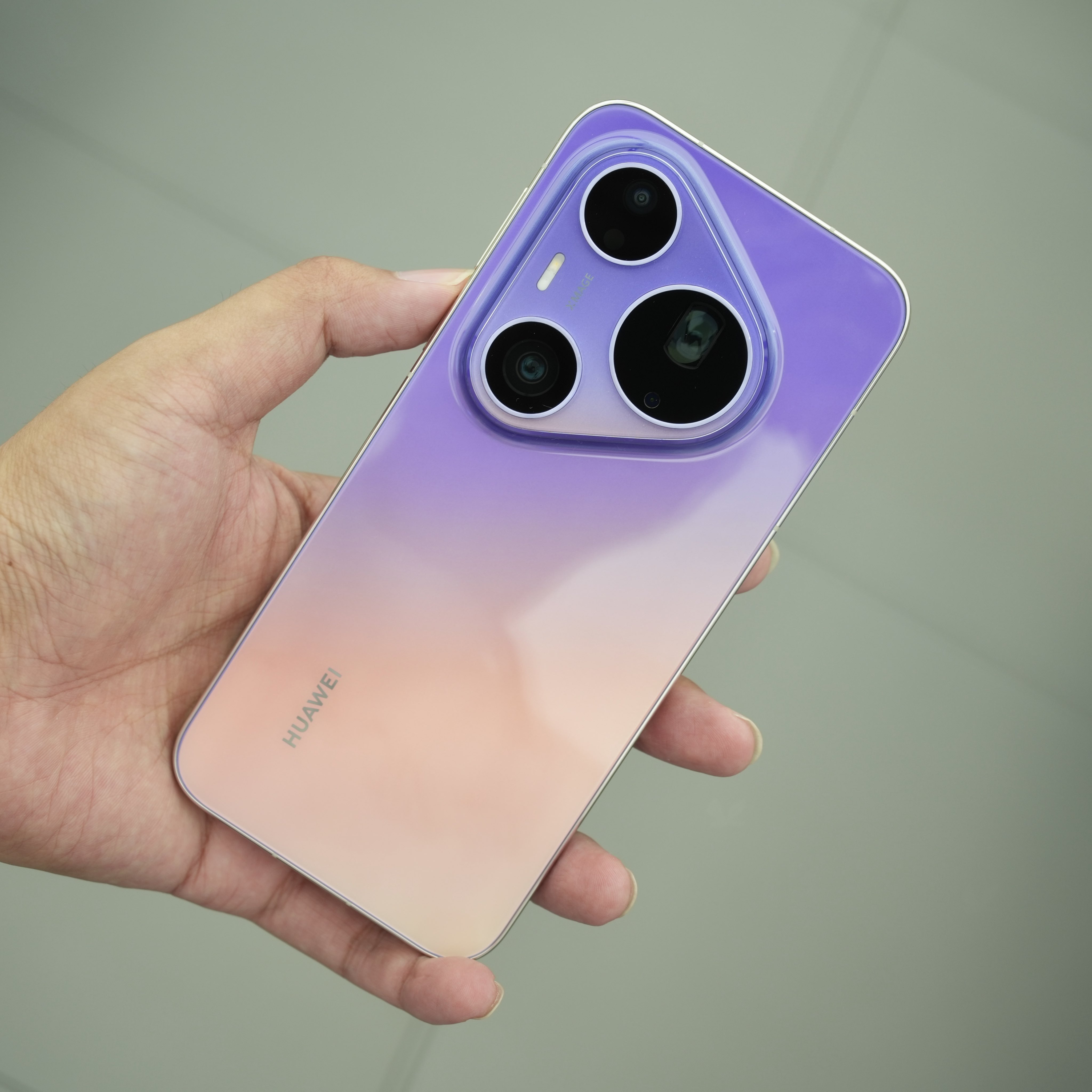 Pura 90 Pro Max sở hữu Vuaboss liên minh giải trí 1 thế giới phẳng 2,5D