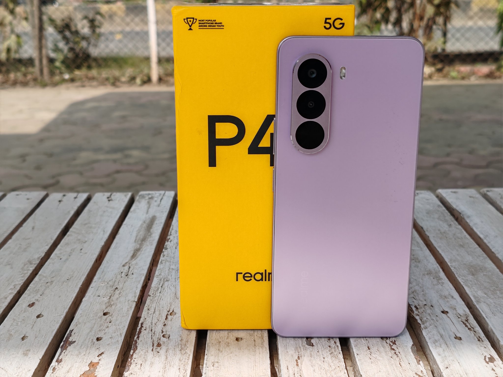 Realme P4x 5G có Vuaboss liên minh giải trí 1 thế giới bền bỉ, chống va đập tốt