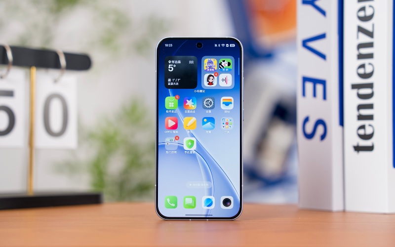 Vuaboss đến từ Dubai: Màn AMOLED độ tương phản sắc nét