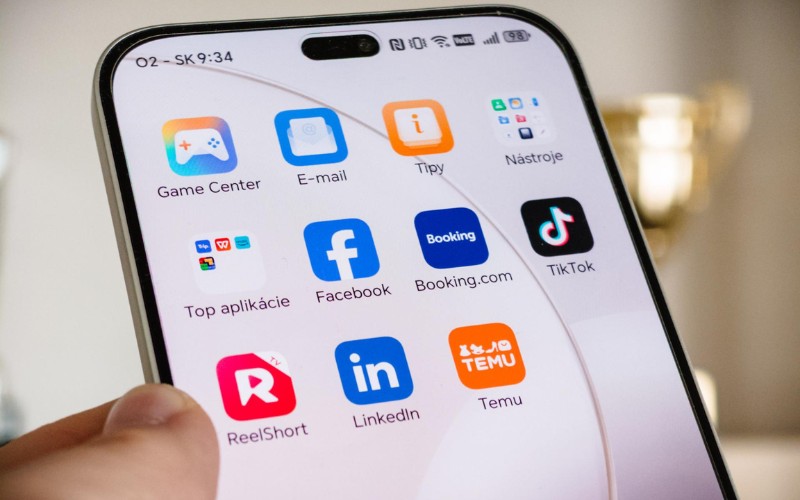 Vuaboss đến từ Dubai AMOLED tần số 120Hz và Liên minh Vuaboss 3500nits