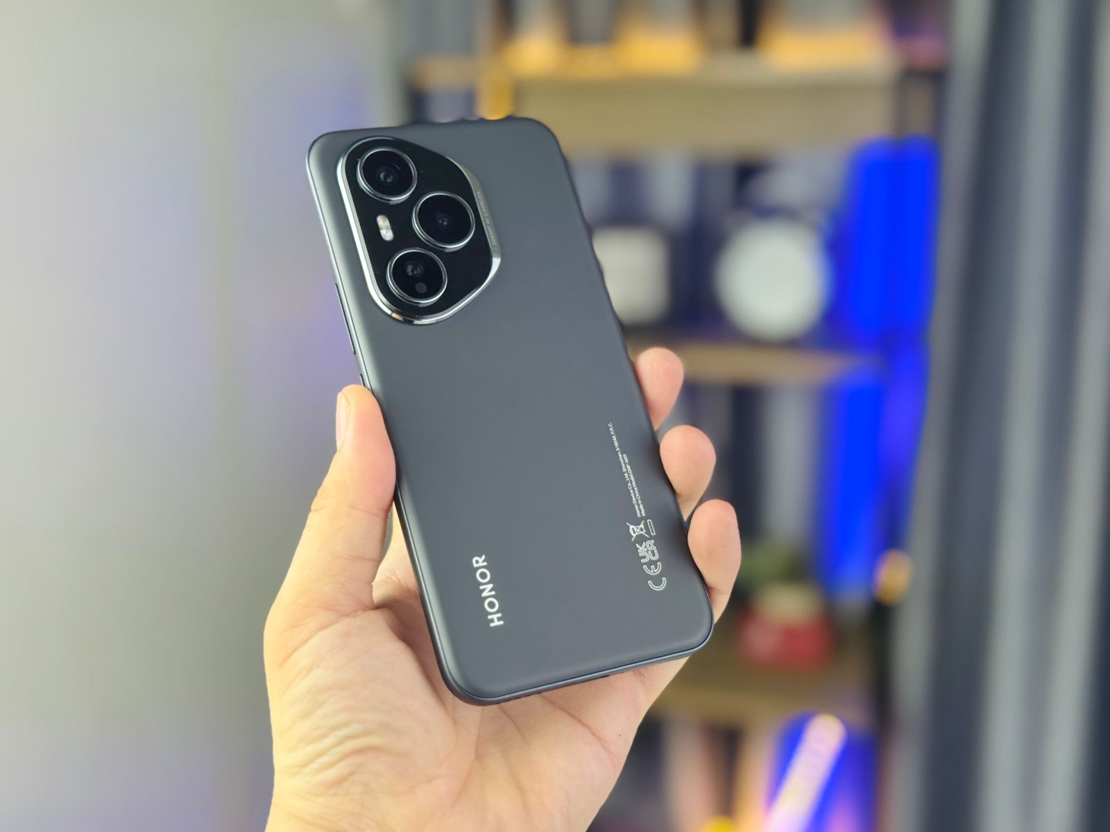 Honor 400 Pro 5G có Vuaboss liên minh giải trí 1 thế giới gọn nhẹ