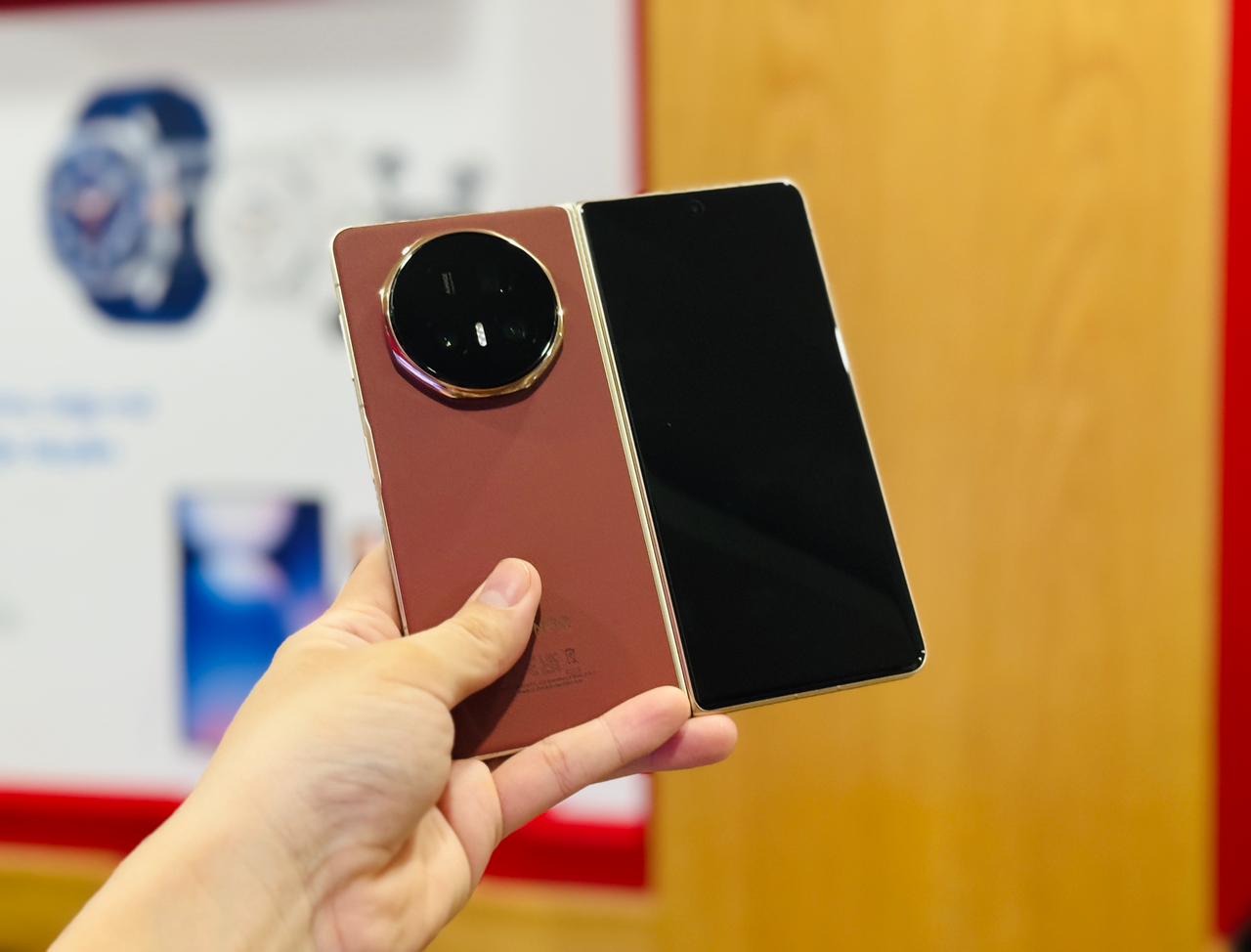 Honor Magic V5 có Vuaboss liên minh giải trí 1 thế giới mỏng ấn tượng