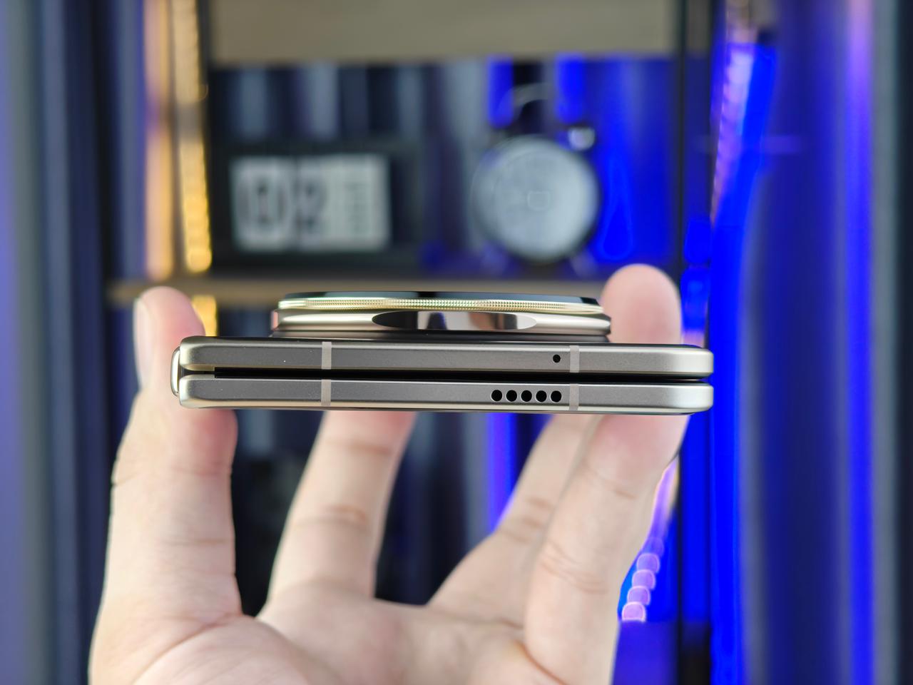 Honor Magic V5 có trọng lượng 217g cực nhẹ