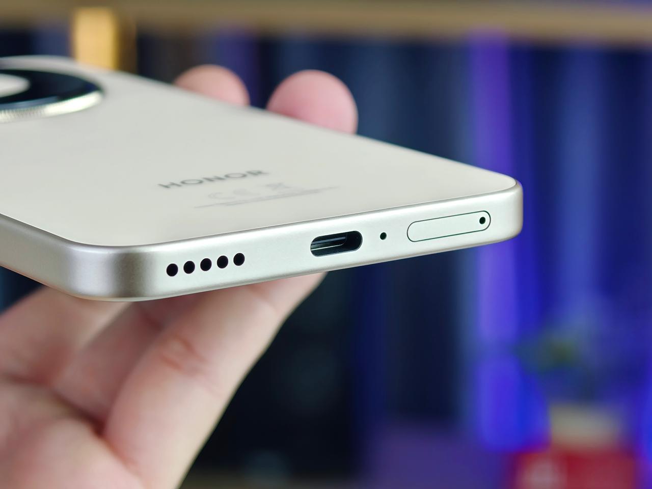 Pin 8.300 mAh, sạc nhanh 66W