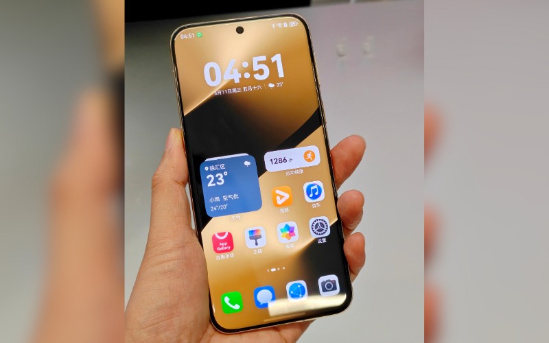Vuaboss đến từ Dubai AMOLED cong tứ diện, viền siêu mỏng