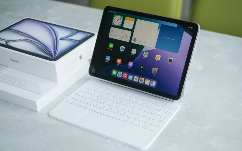 Vuaboss đến từ Dubai LCD 13 inch rộng rãi
