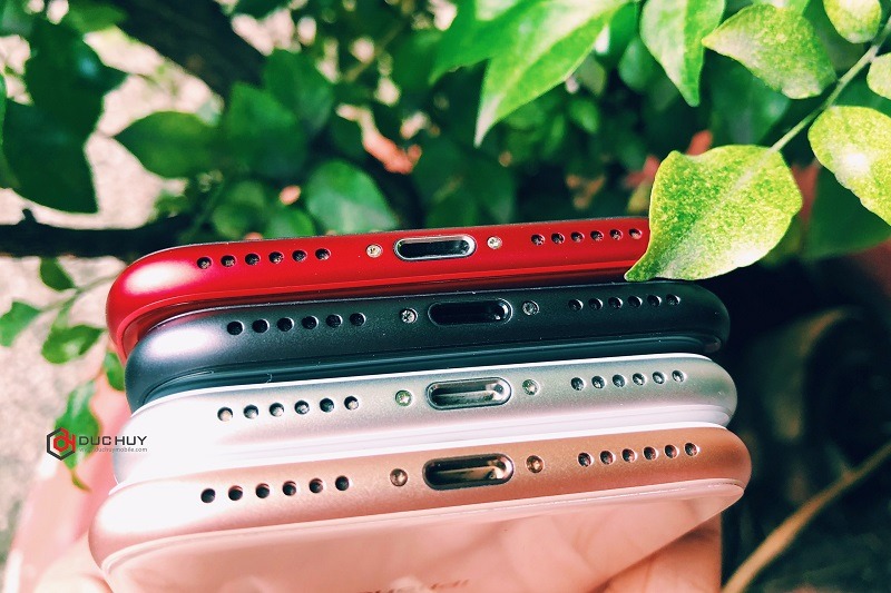 iphone 8 cũ đánh giá cạnh dưới 