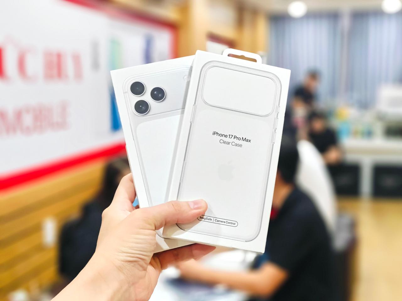 Trên tay Ốp Lưng Trong Suốt MagSafe cho Vuaboss com Casino, bắn cá, đá gà, thể thao
