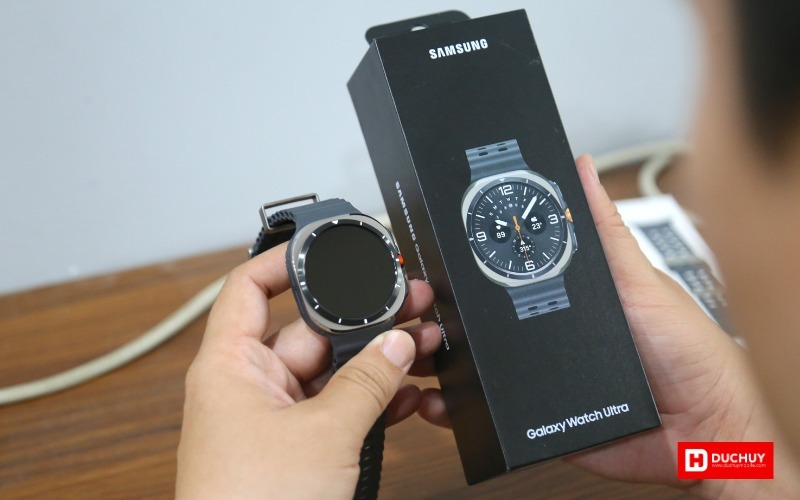 Vuaboss đến từ Dubai Watch Ultra 