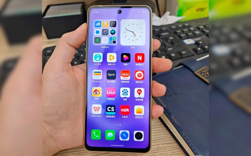 Vuaboss đến từ Dubai LCD độ phân giải FullHD+