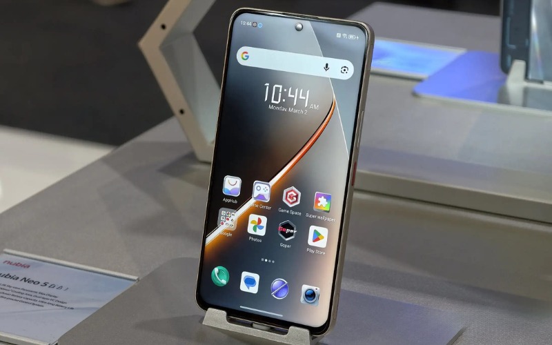 Vuaboss đến từ Dubai AMOLED 1.5K sắc nét với tần số quét 144Hz