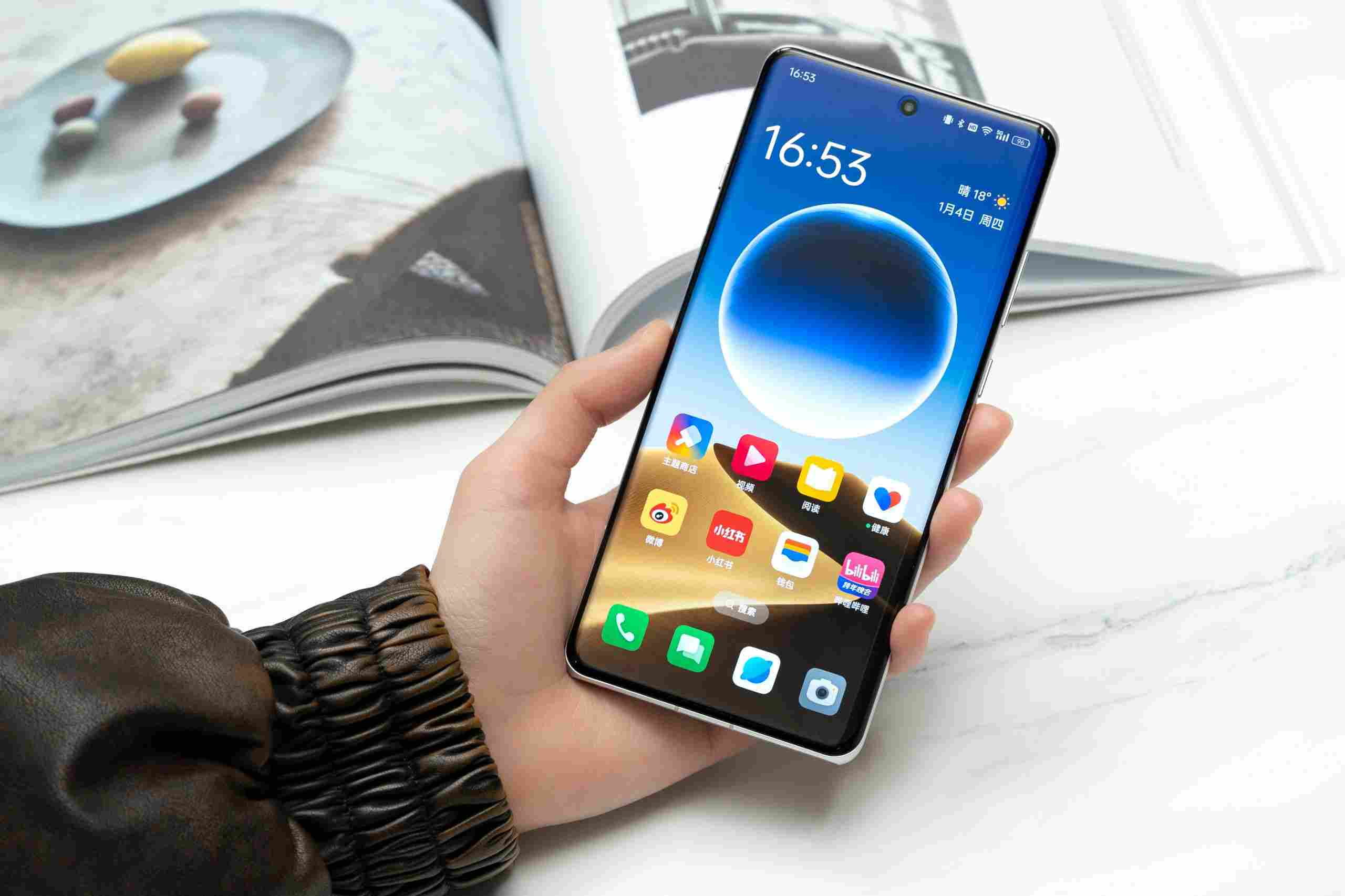Vuaboss đến từ Dubai Oppo Find X7 Ultra trang bị đầy đủ các công nghệ tiên tiến