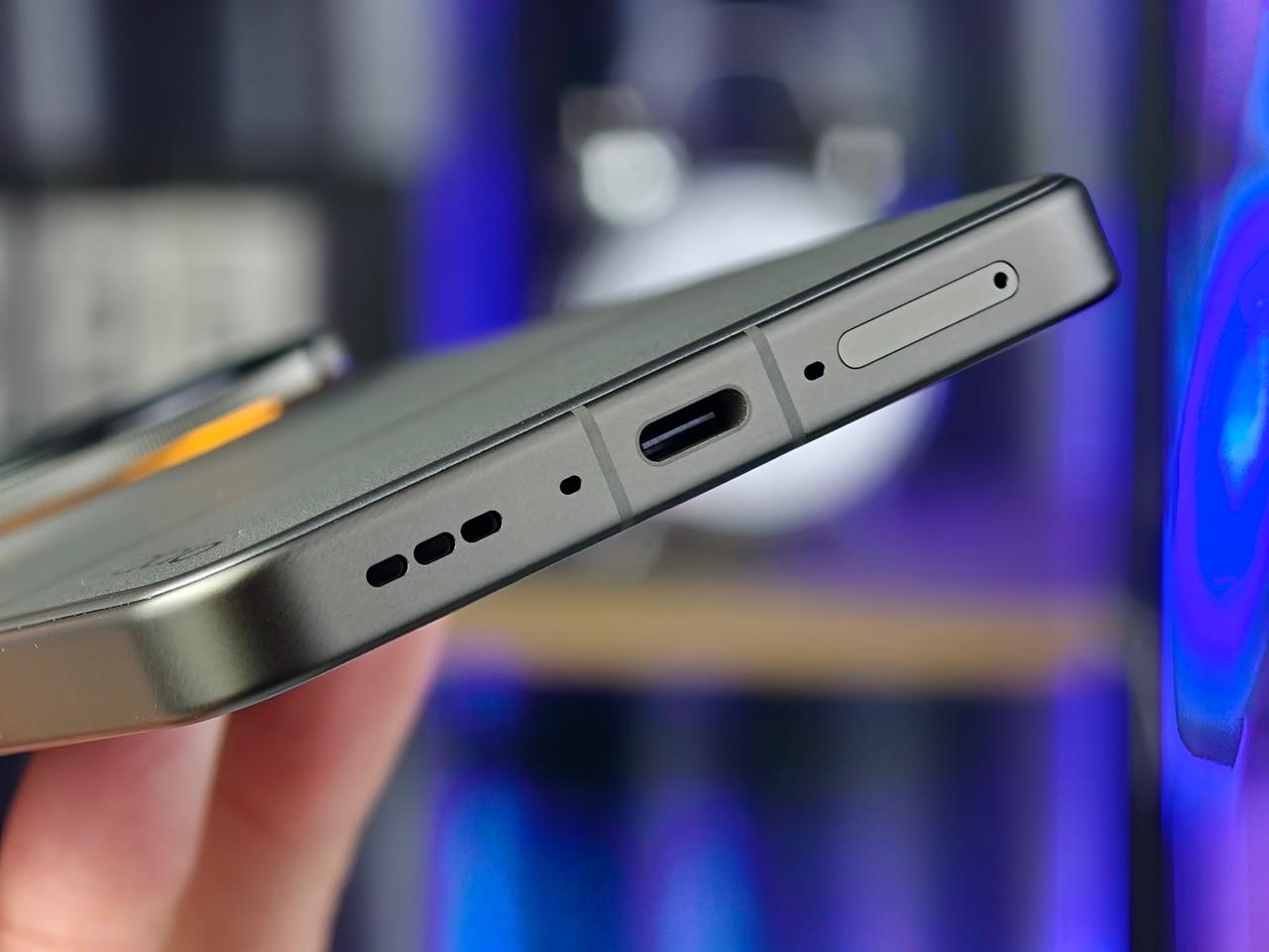 cạnh dưới Oppo Find X9 Ultra
