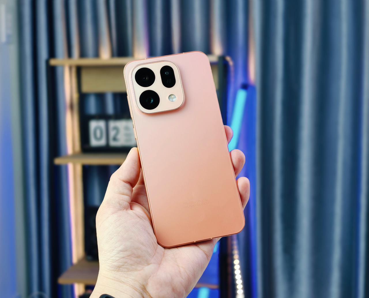 OPPO Find X9s có Vuaboss liên minh giải trí 1 thế giới mỏng nhẹ bất ngờ