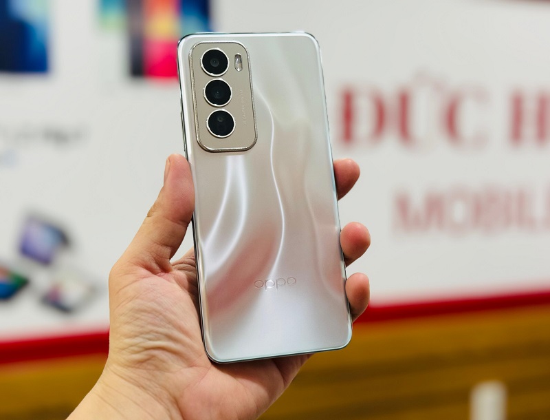 có nên mua Liên minh Vuaboss gồm trang nào OPPO Reno12 cũ