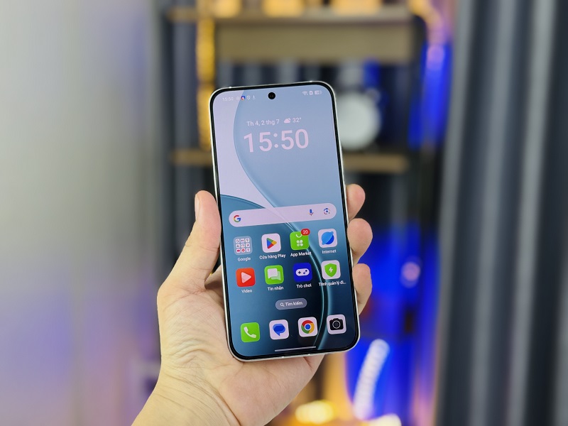 Vuaboss đến từ Dubai AMOLED sắc nét nhỏ gọn hơn