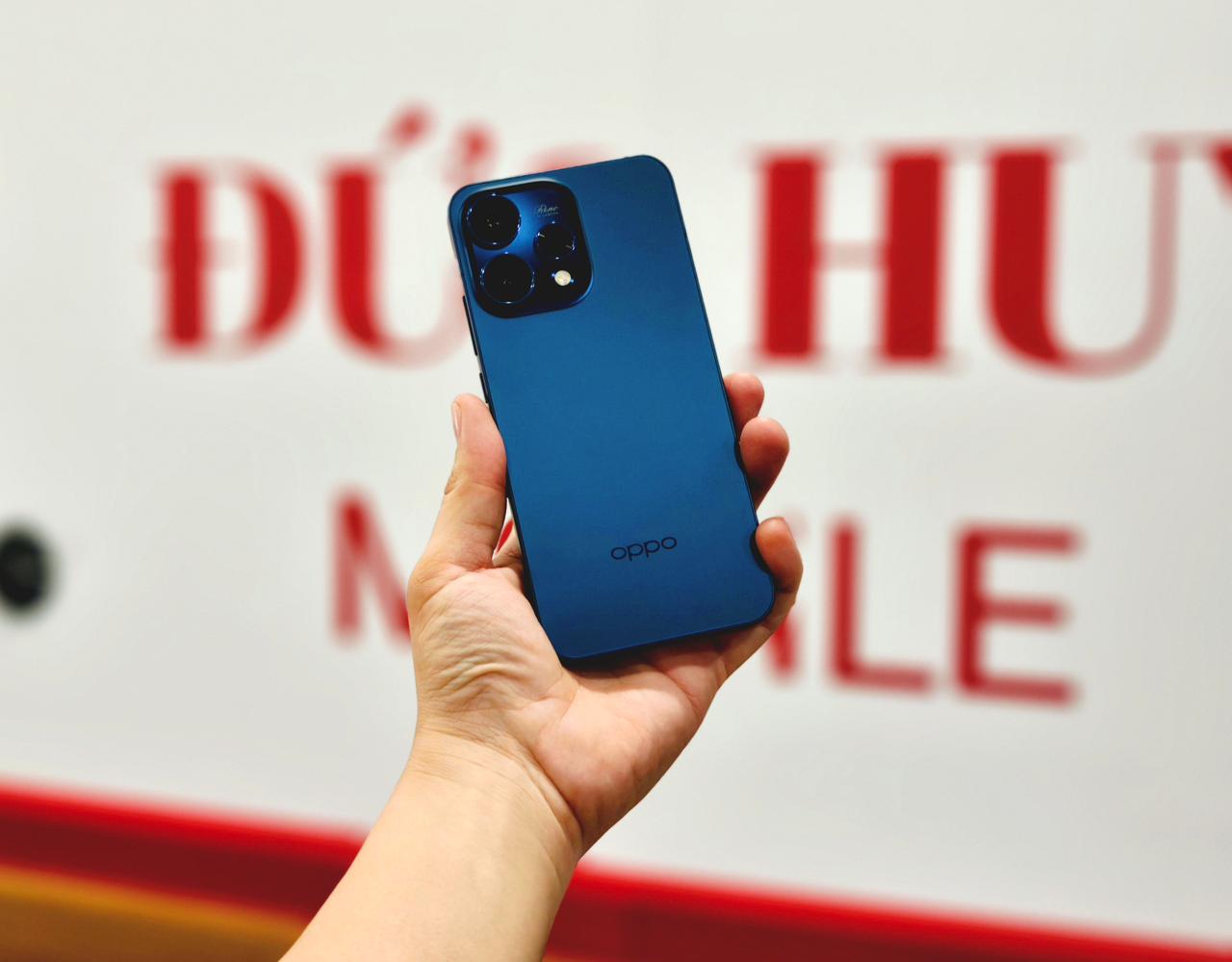 Vuaboss đến từ Dubai AMOLED 1.5K sắc nét