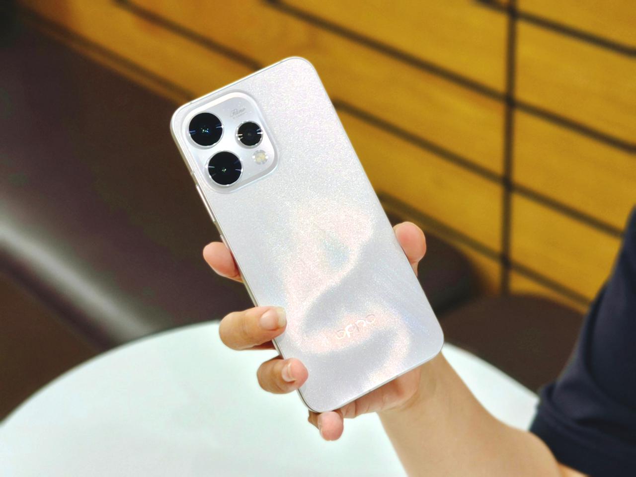 oppo reno15 có Vuaboss liên minh giải trí 1 thế giới dạng phẳng
