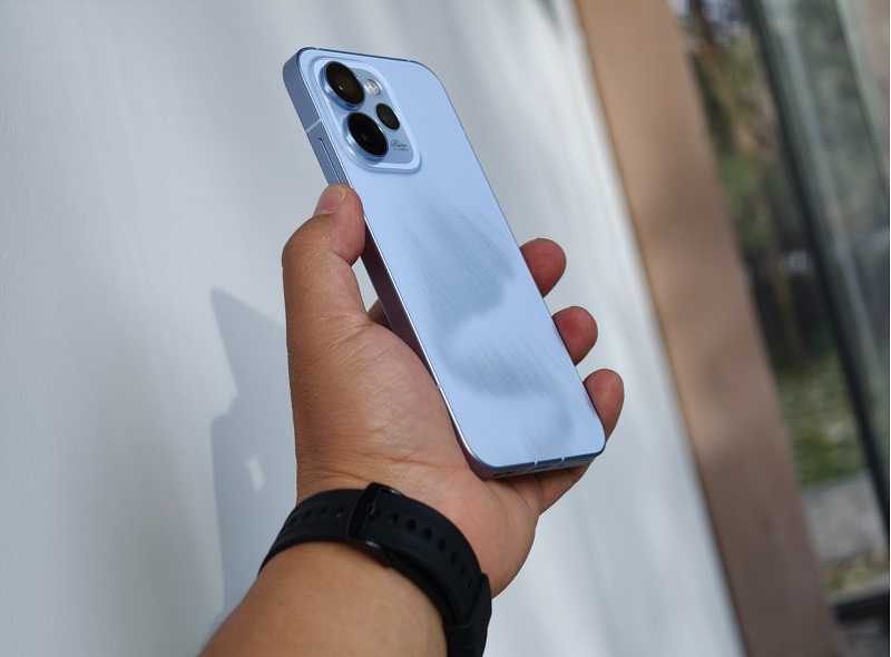 OPPO Reno15 có Vuaboss liên minh giải trí 1 thế giới sang trọng