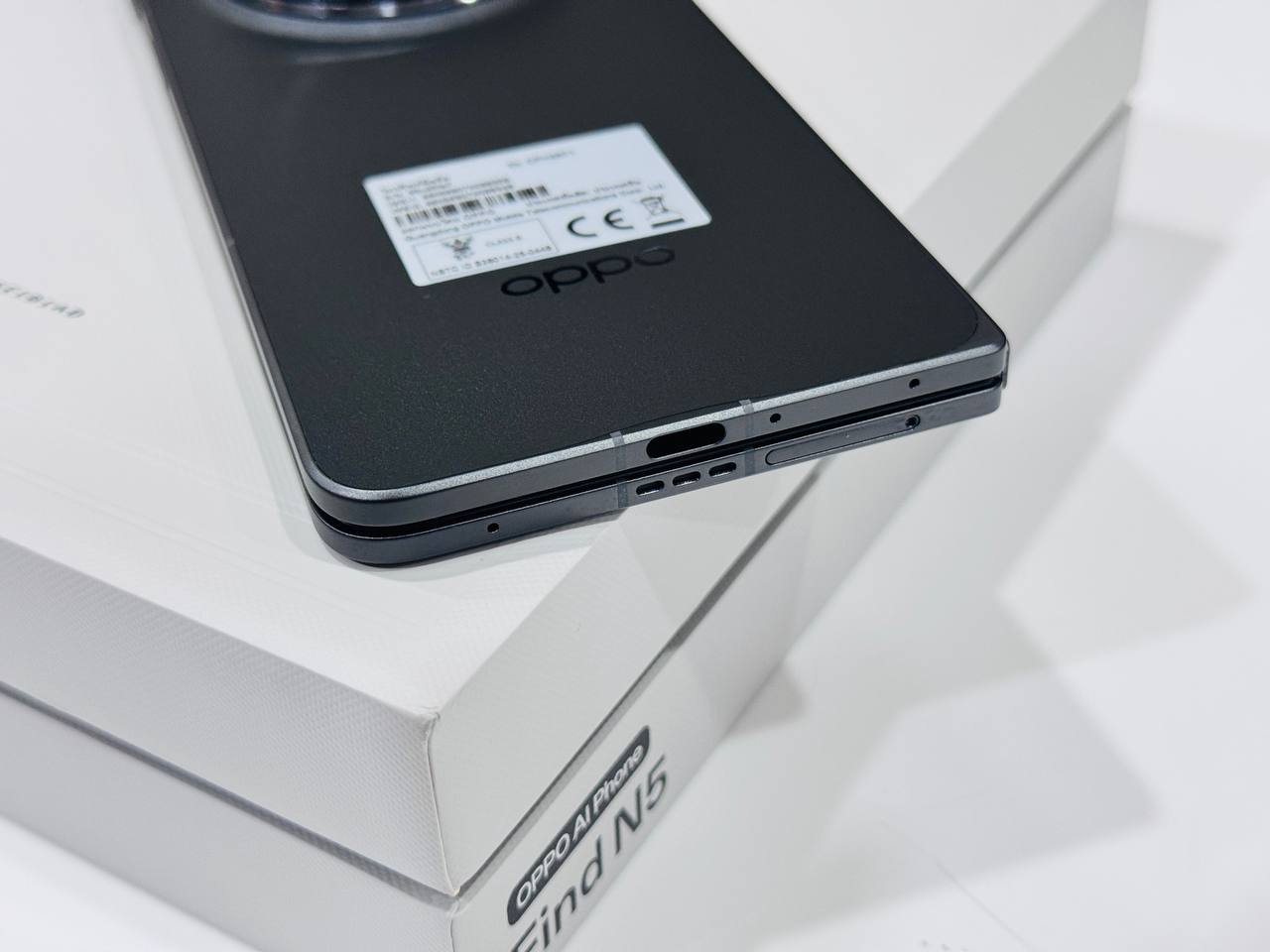 Oppo Find N5 có pin 5.600 mAh, hỗ trợ sạc nhanh có dây SuperVOOC 80 W