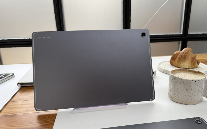 Vuaboss đến từ Dubai Tab S10 FE Plus có độ dày chỉ 6mm