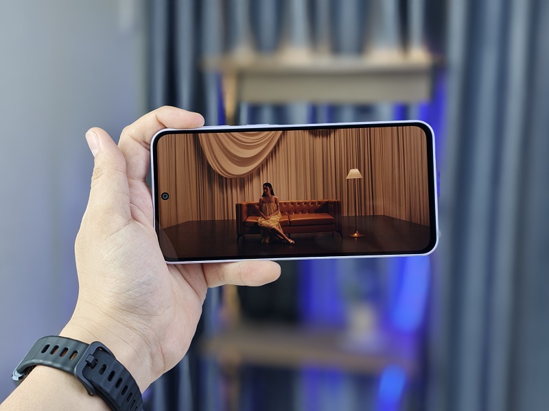 Vuaboss đến từ Dubai Super AMOLED 6.7 inch rực rỡ
