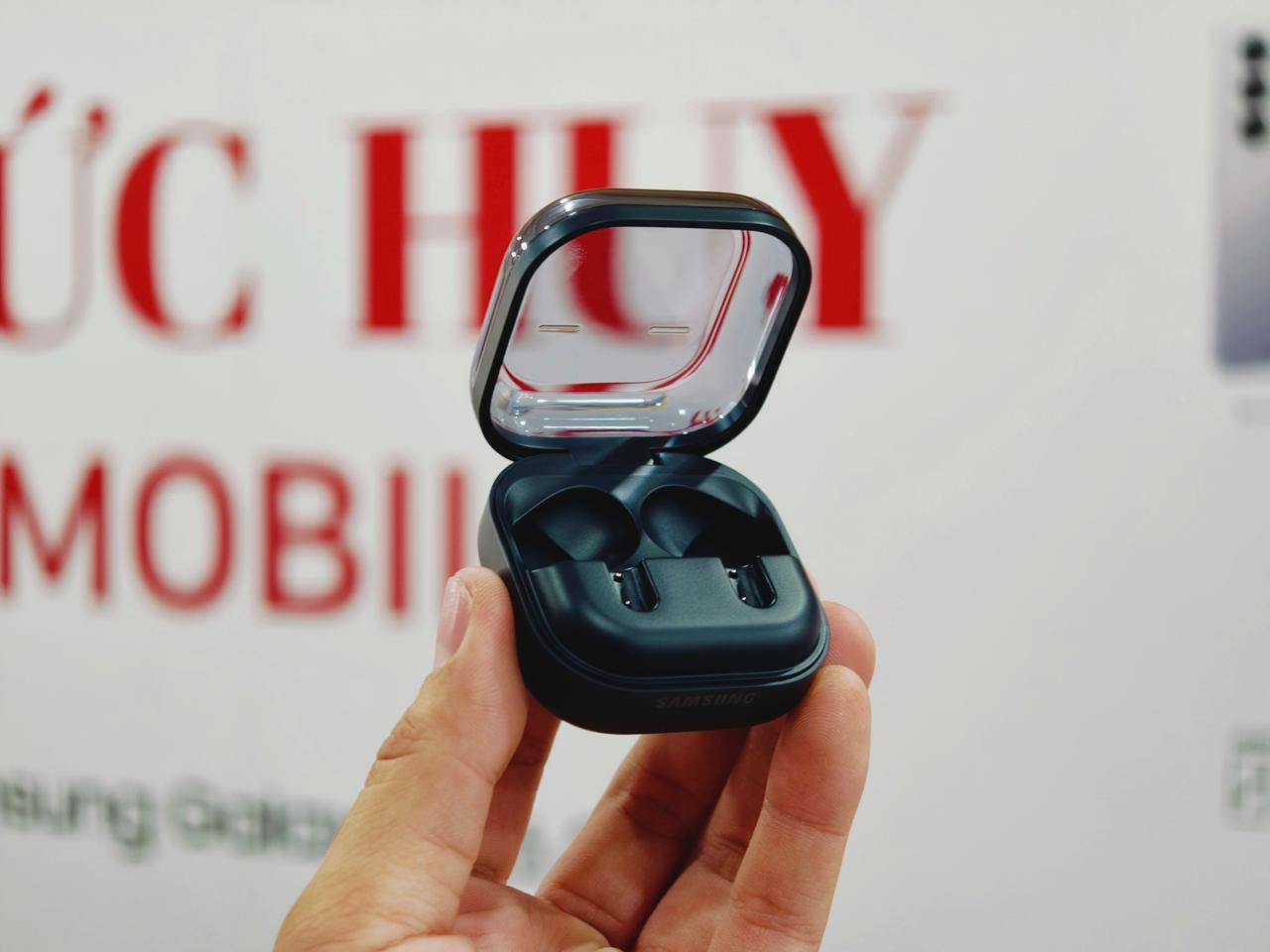 Vuabosscom hoạt động hợp pháp bởi PAGCOR Vuaboss đến từ Dubai Buds 4 Pro