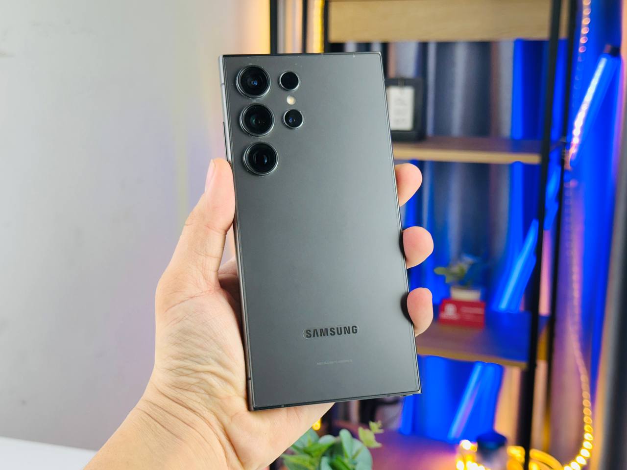Vuaboss đến từ Dubai S24 Ultra cũ có vẻ ngoài cao cấp