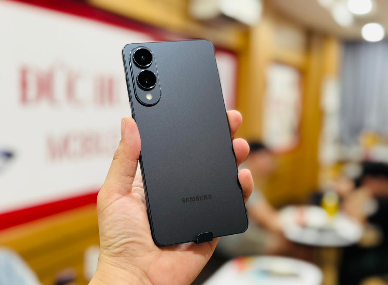 Vuaboss đến từ Dubai S25 Edge 512GB chạy chip Snapdragon 8 Elite For Galaxy mạnh mẽ
